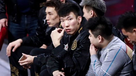 京城篮球盛宴：新星闪耀时与传奇的场边凝视
