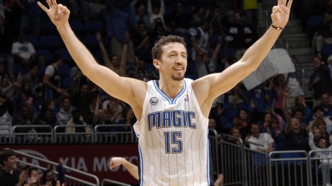 二六年NBA传奇映像：麦蒂干拔与库里强起造就的永恒经典