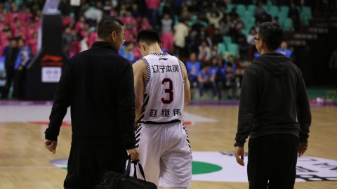 伤痛与坚韧，辽宁铁卫赵继伟的荆棘之路
