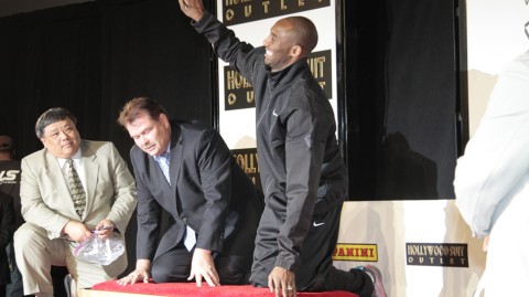 回望科比星光大道留印时刻，曼巴传奇十五年后再看依然动人