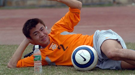 从深圳健力宝冠军铁腰到青训“孩子王”：前国脚陈永强的足球人生